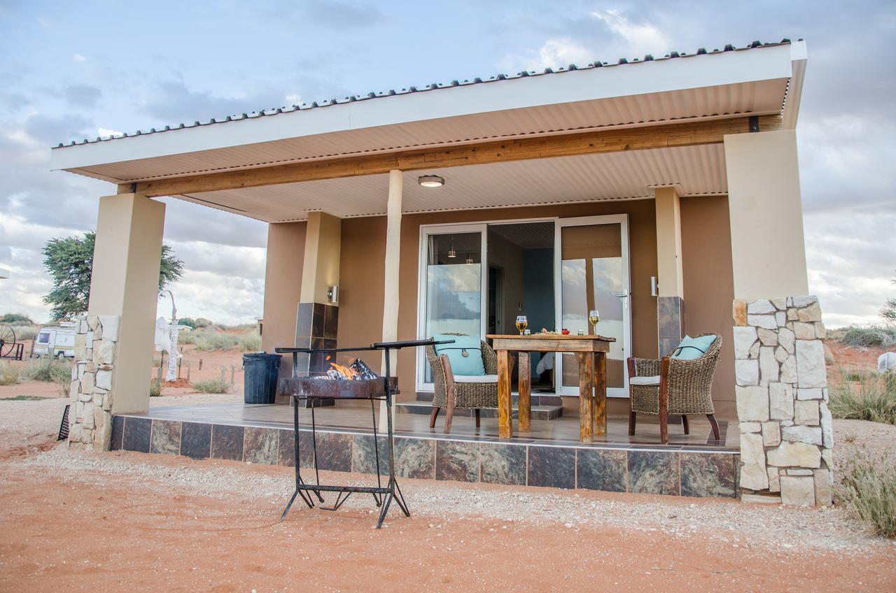 Kgalagadi Lodge Askham Bagian luar foto
