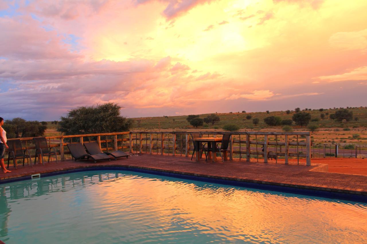 Kgalagadi Lodge Askham Bagian luar foto
