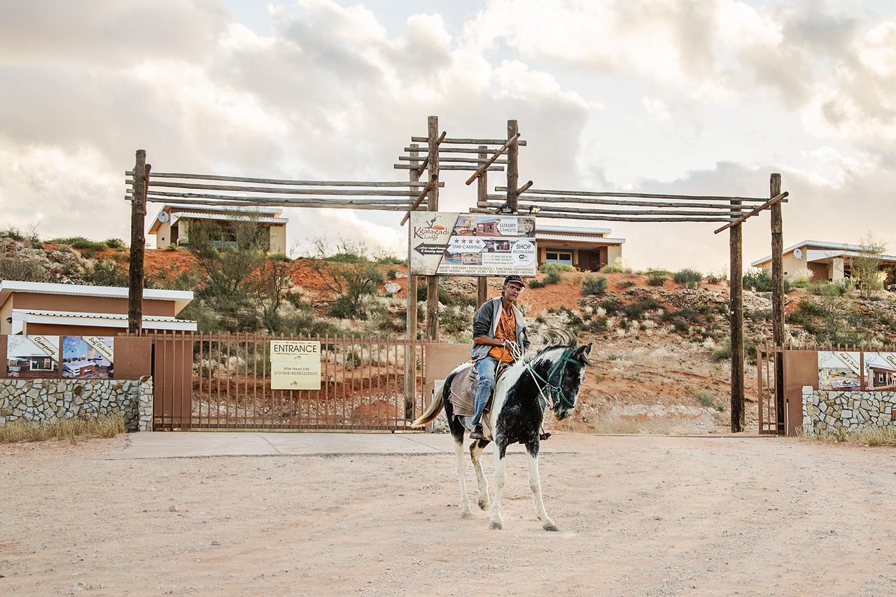 Kgalagadi Lodge Askham Bagian luar foto