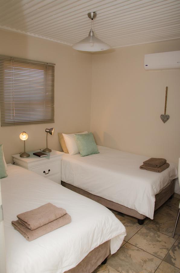 Kgalagadi Lodge Askham Bagian luar foto
