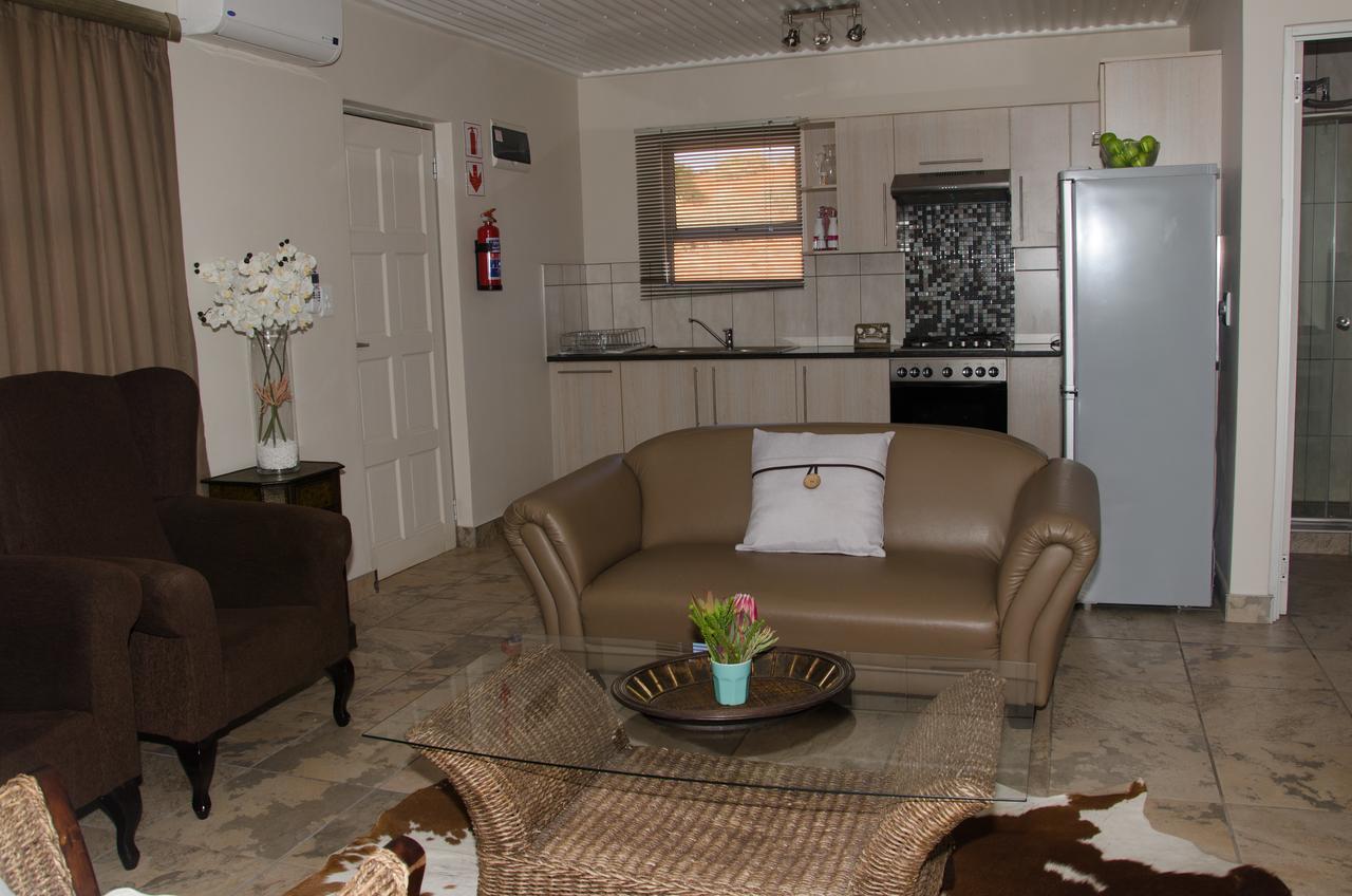 Kgalagadi Lodge Askham Bagian luar foto