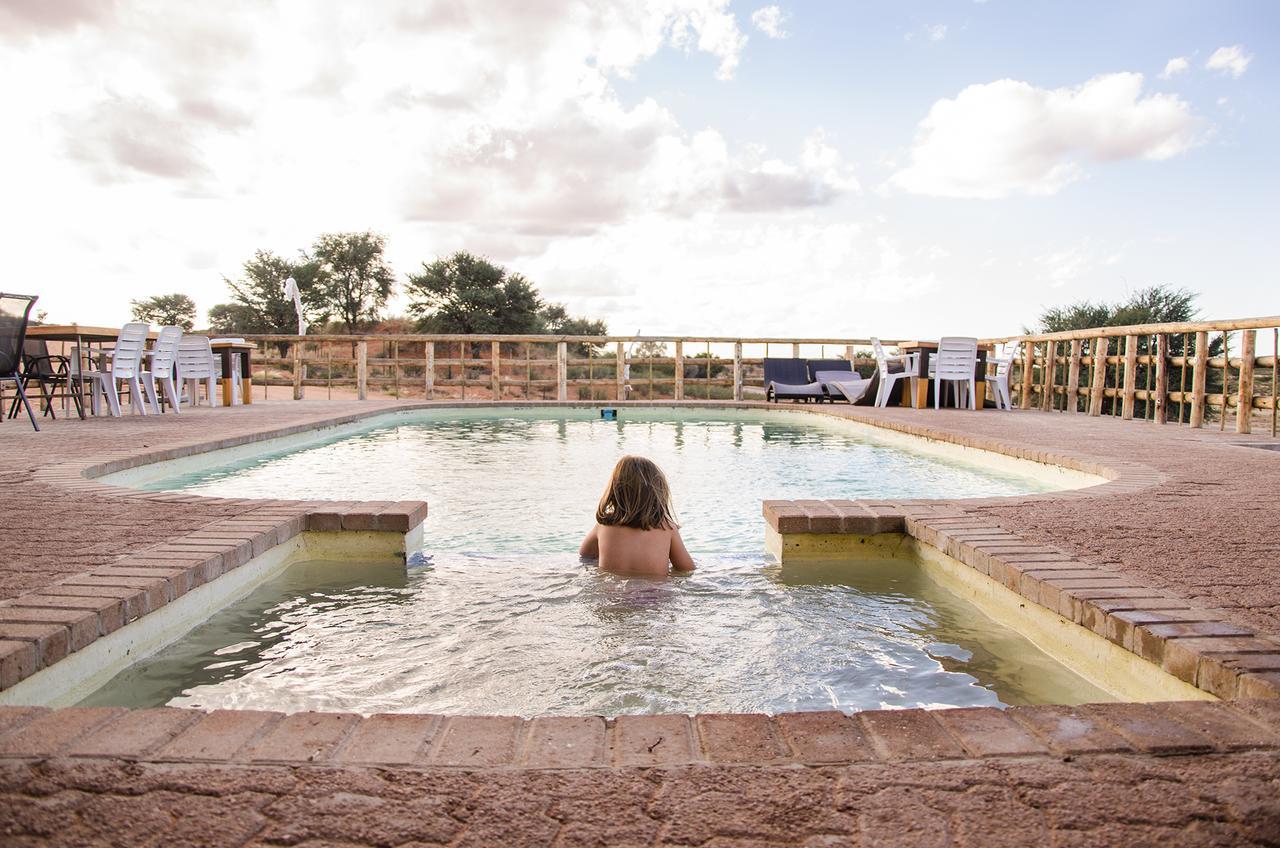 Kgalagadi Lodge Askham Bagian luar foto