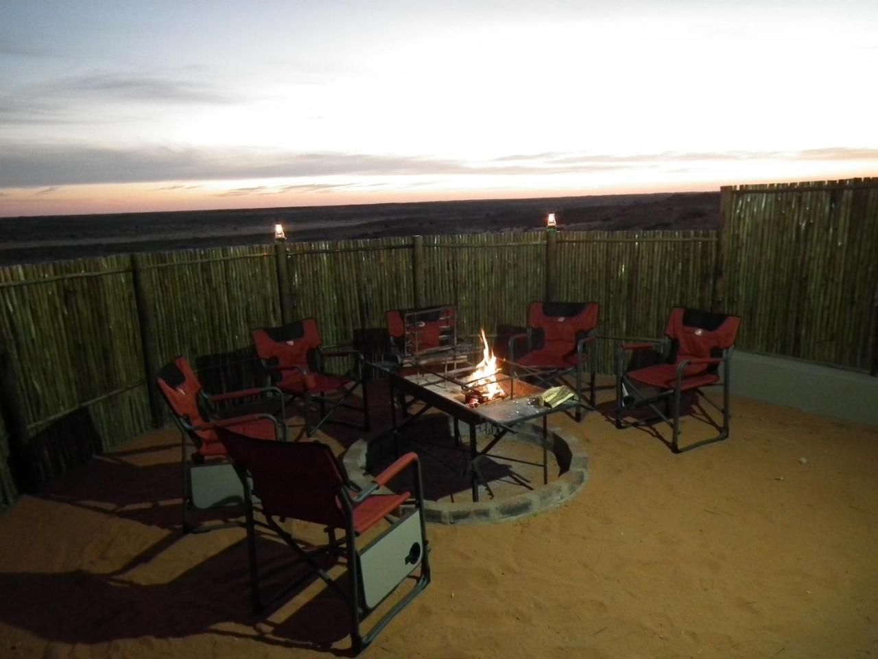 Kgalagadi Lodge Askham Bagian luar foto