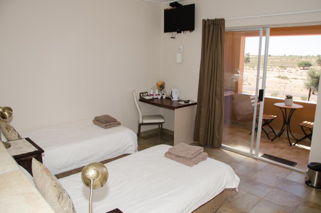 Kgalagadi Lodge Askham Bagian luar foto
